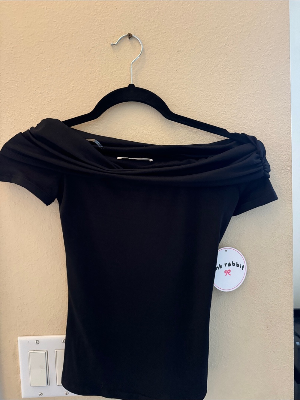 Off-Shoulder Black Short Sleeve Tee